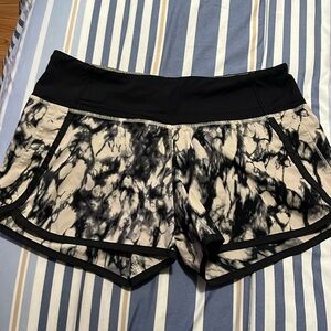 Lululemon run speed shorts size 6 EUC